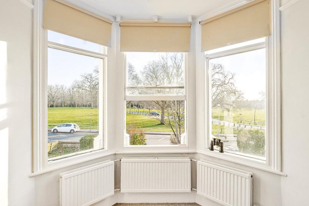 Property photo 3 of 16 Picture 3