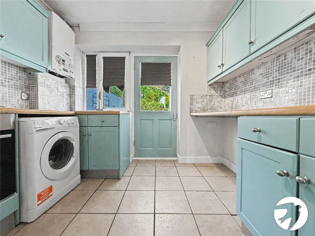 Property photo 1 of 10 Kitchen