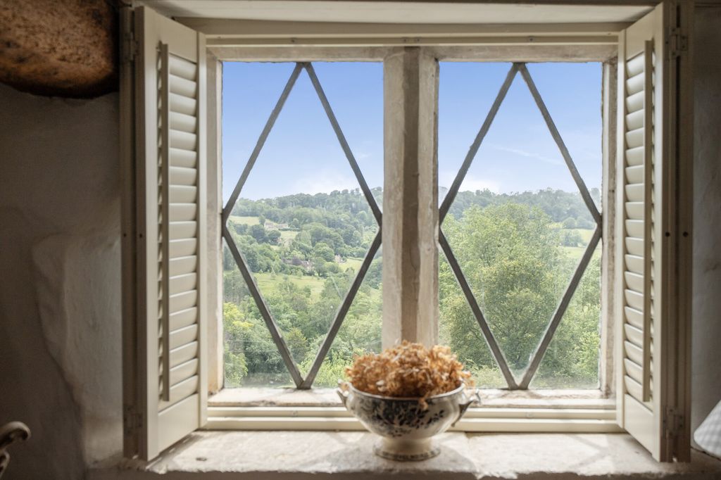 Property photo 2 of 17 Charming Window