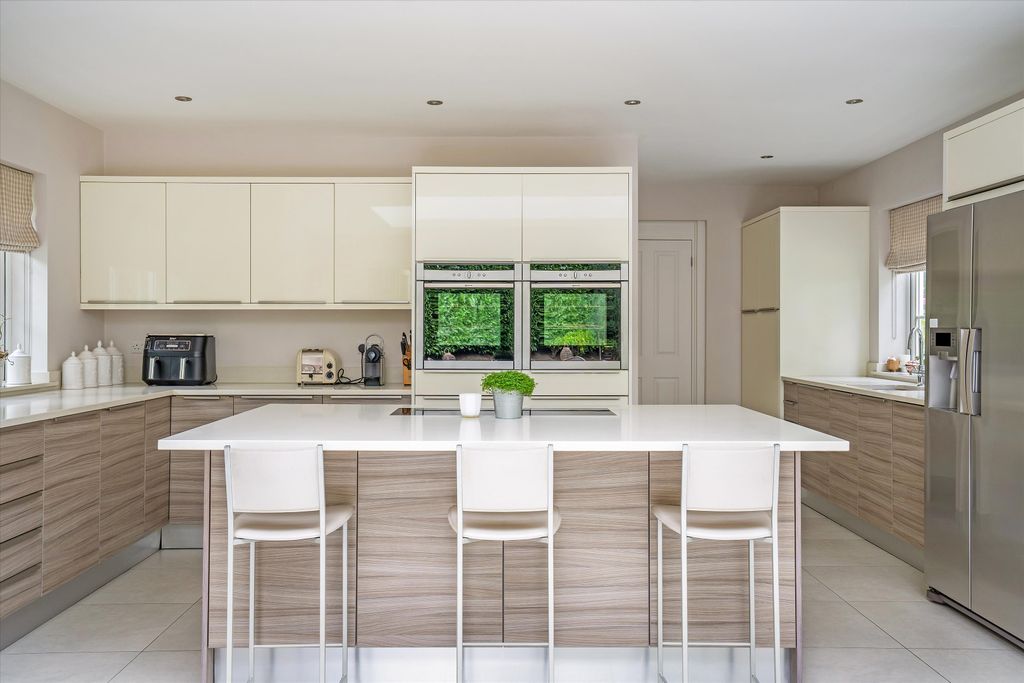 Property photo 3 of 25 Image