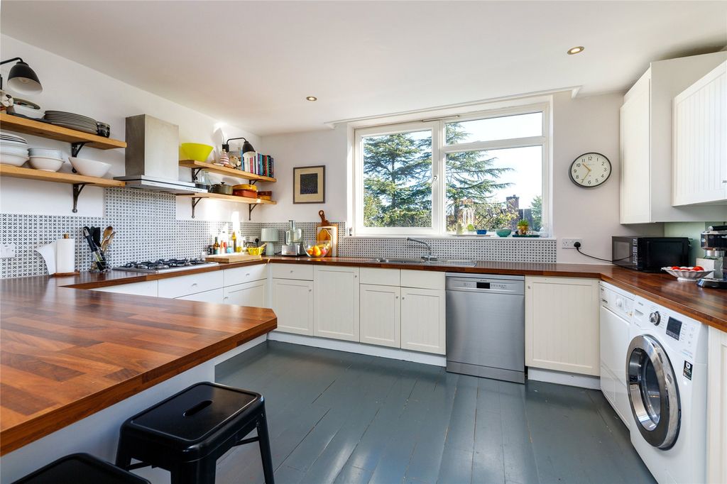 Property photo 2 of 14 Picture No. 04