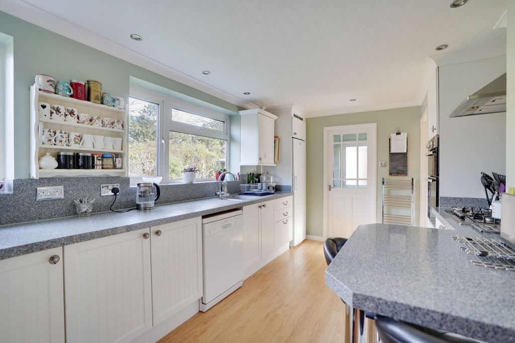 Property photo 2 of 25