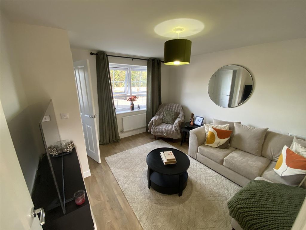 Property photo 2 of 8 Lounge