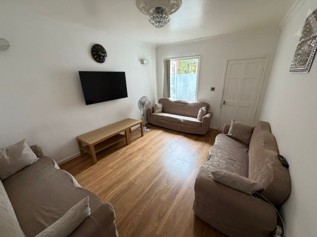Property photo 3 of 11 41 Sandbourne Ave Front Reception Room. x 2.Jpeg