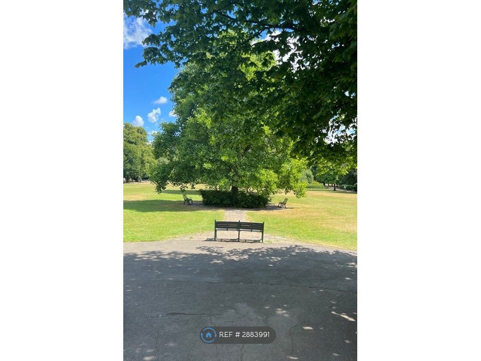 Property photo 1 of 8 Rosebery Park