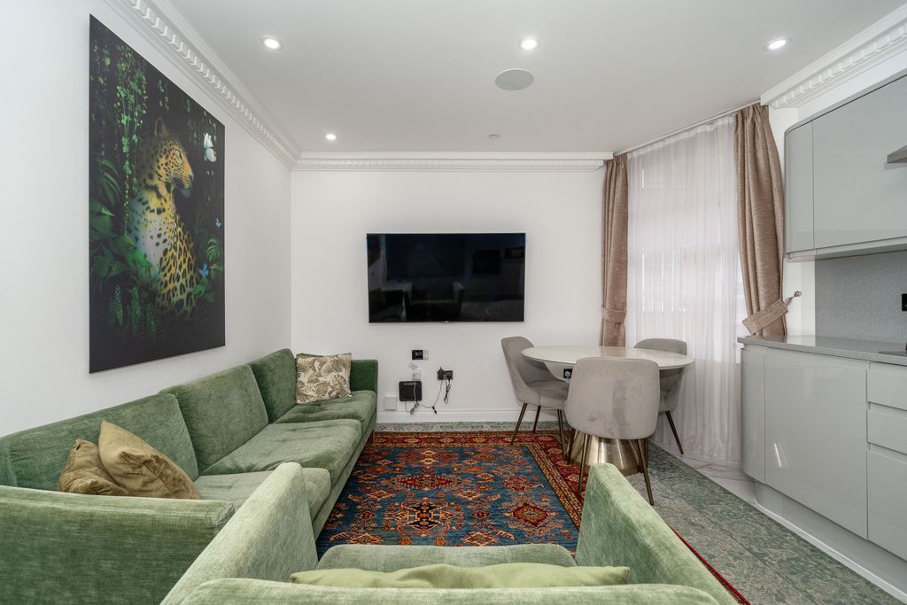 Property photo 2 of 22