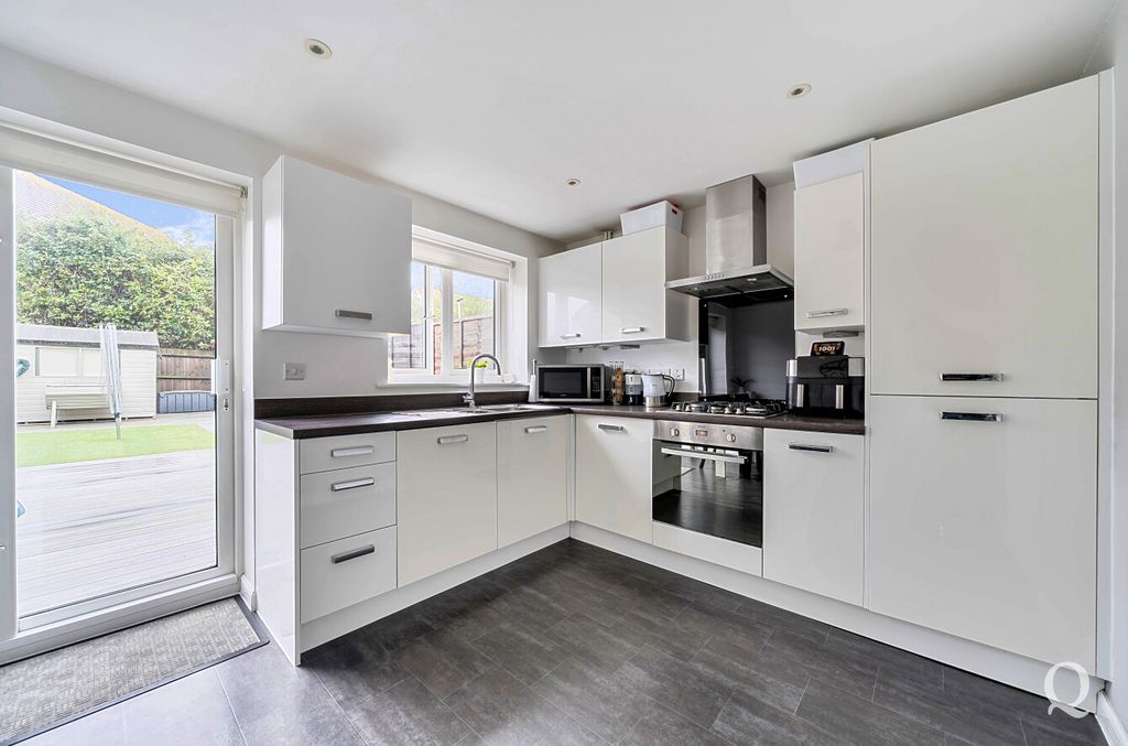 Property photo 3 of 20 25853997-Eebd-485...