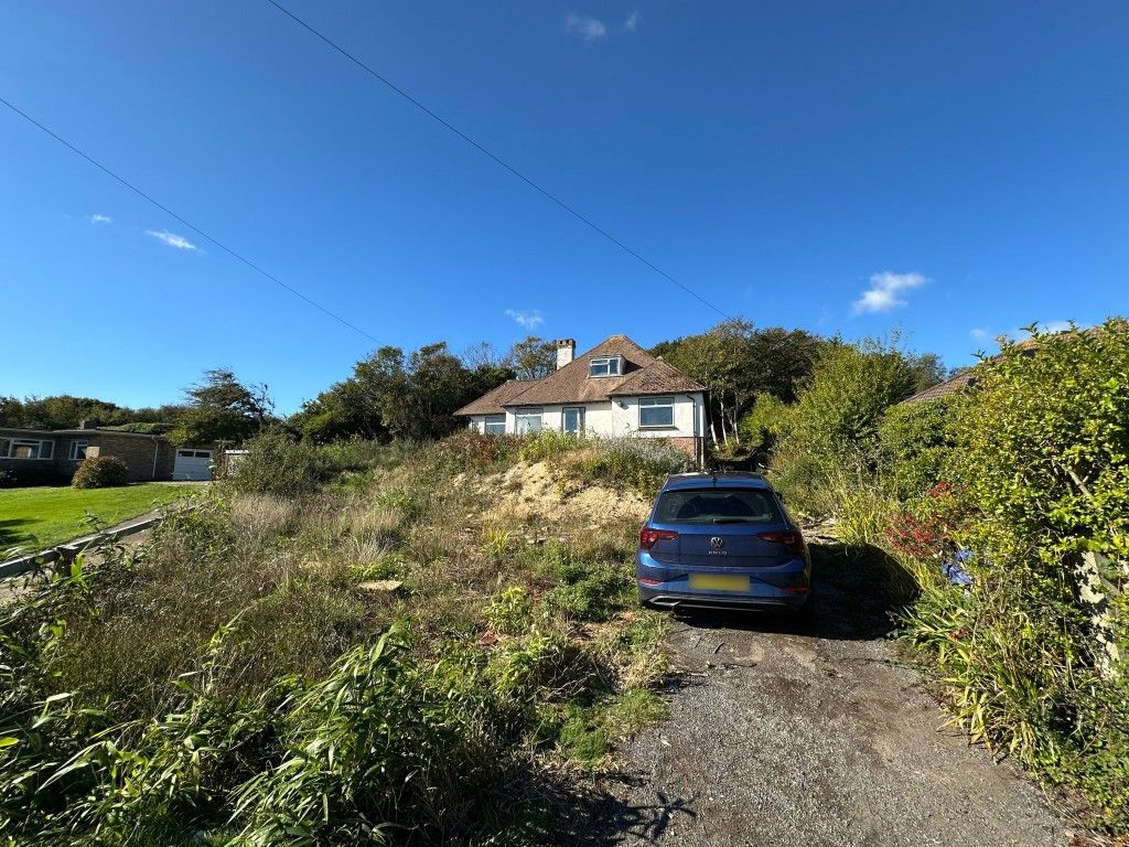 Property photo 1 of 4 Detached Chalet Bungalow With Driveway For Parking