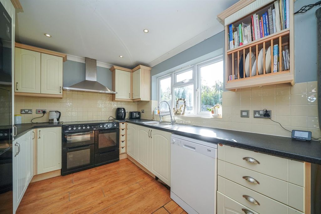 Property photo 3 of 21 Kitchen/Dining Room