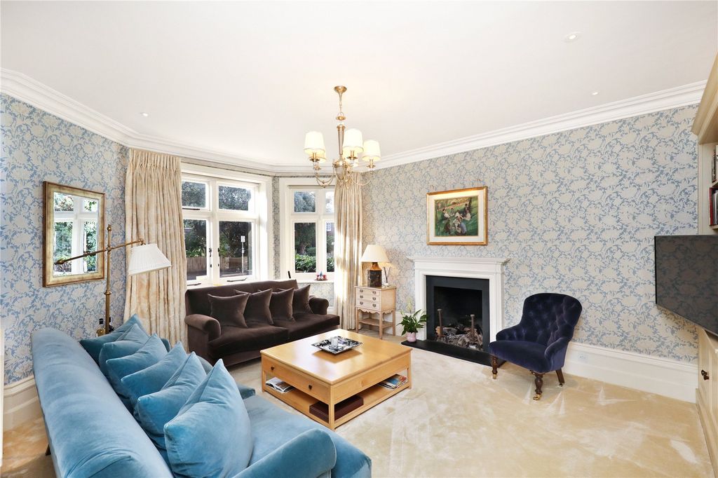 Property photo 2 of 22 Living Room