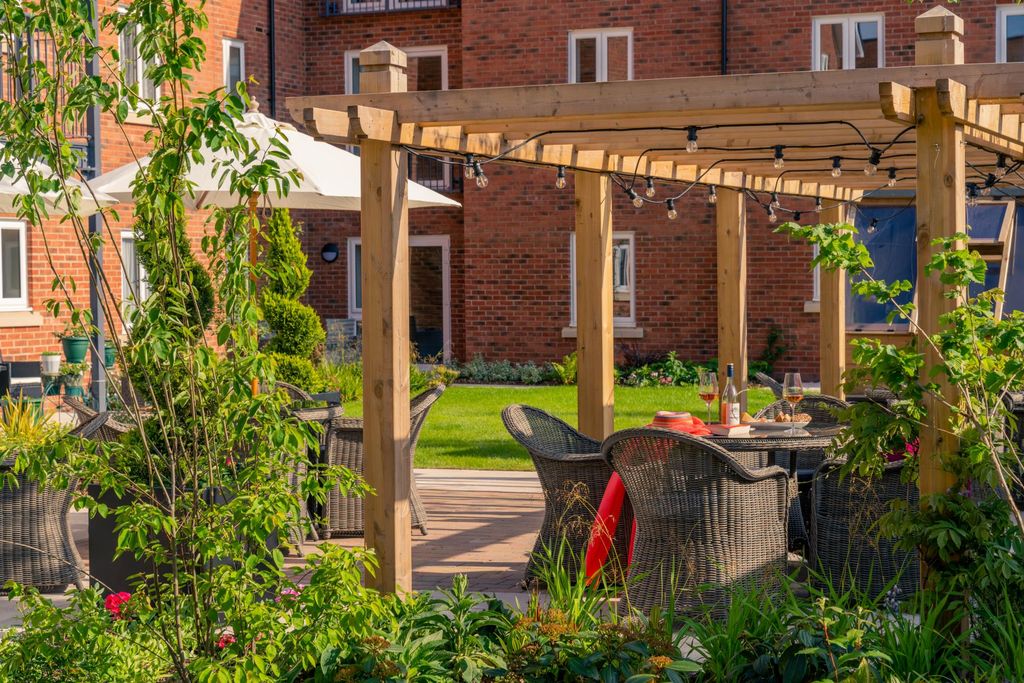 Property photo 2 of 13 Shared Gardens