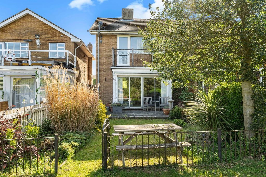 Property photo 2 of 19