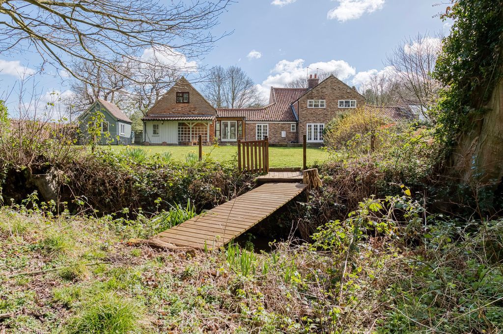 Property photo 2 of 30