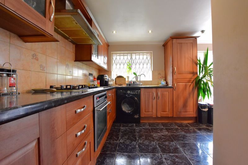 Property photo 3 of 14 Photo 11