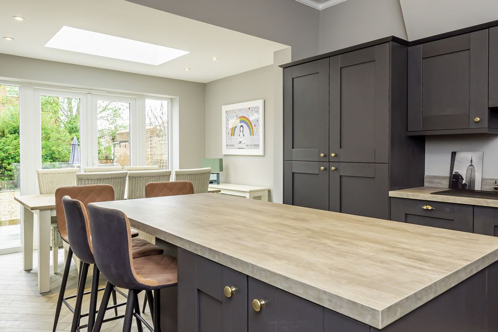 Property photo 2 of 43