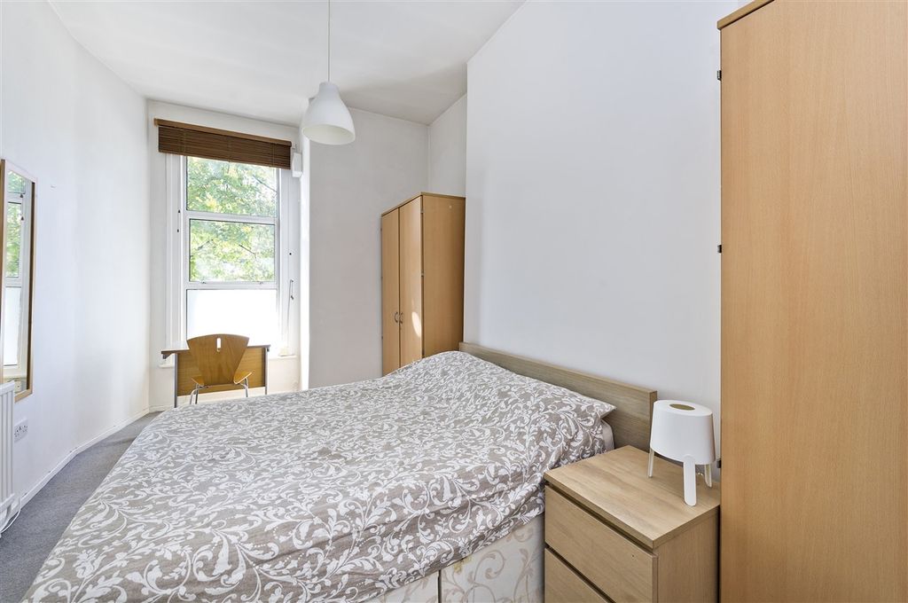 Property photo 3 of 6 Bedroom