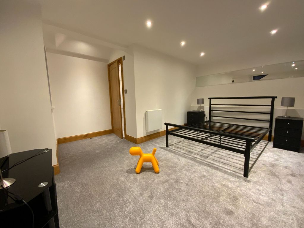 Property photo 3 of 10 Bedroom