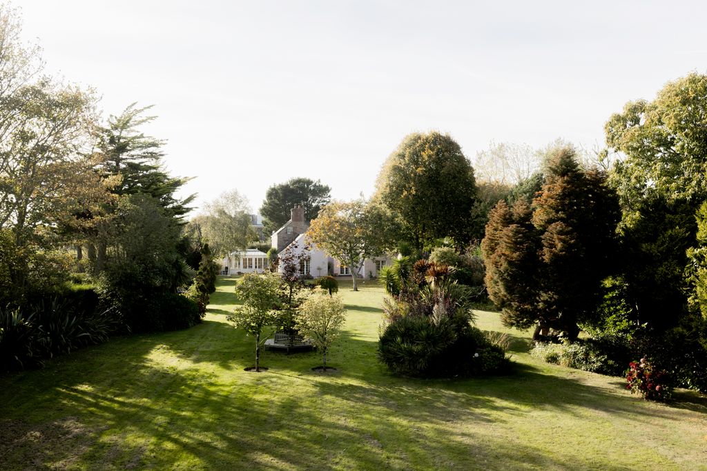 Property photo 2 of 20