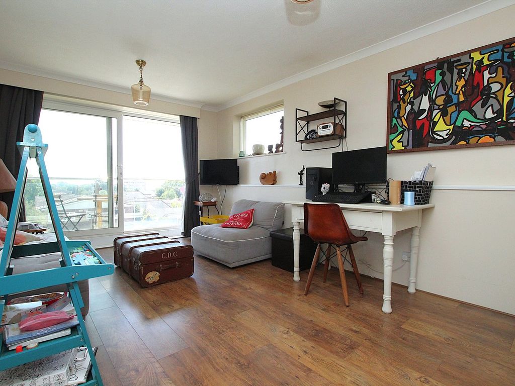 Property photo 3 of 18