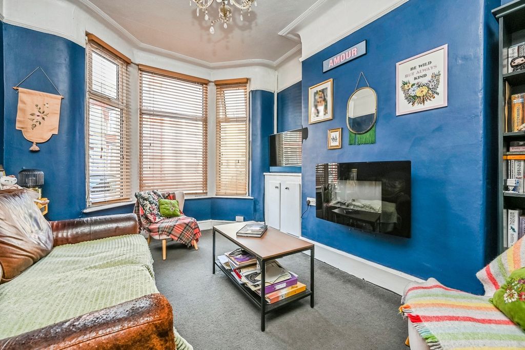 Property photo 2 of 17 Photo