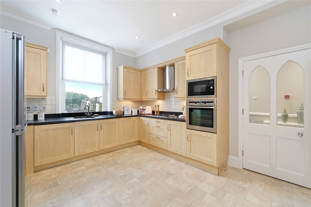 Property photo 3 of 6