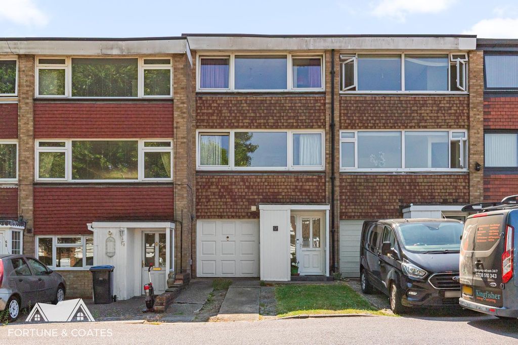 Property photo 1 of 20 Priorycourt_28.Jpg