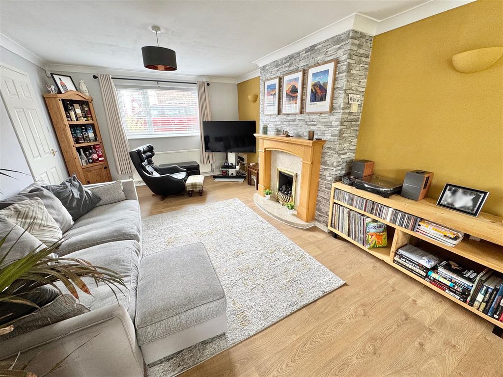 Property photo 2 of 16 83A38F87-Fbee-4157-A430-5E9cc243A98A.Jpg
