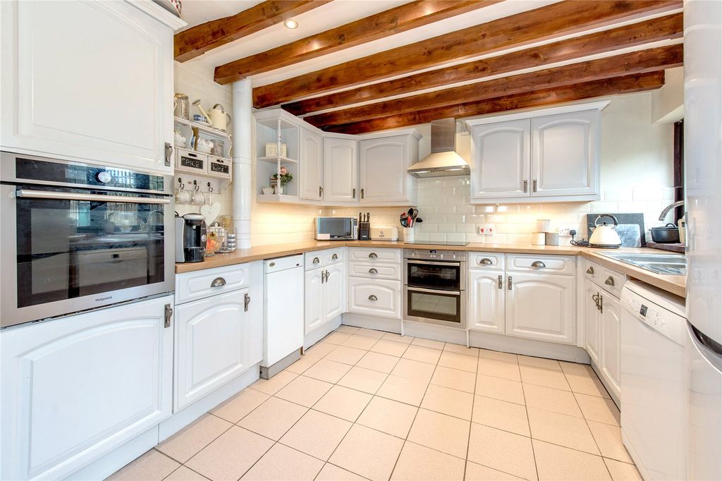 Property photo 3 of 22 Kitchen
