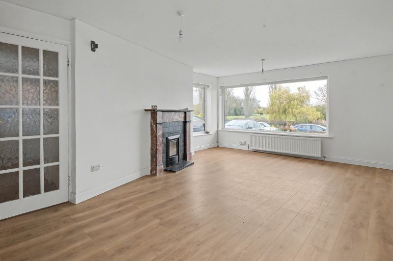 Property photo 3 of 19 Living Room