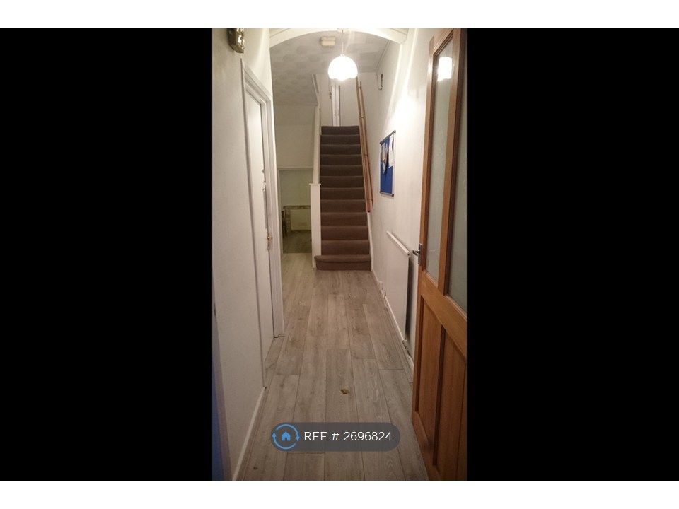 Property photo 3 of 12 Hallway