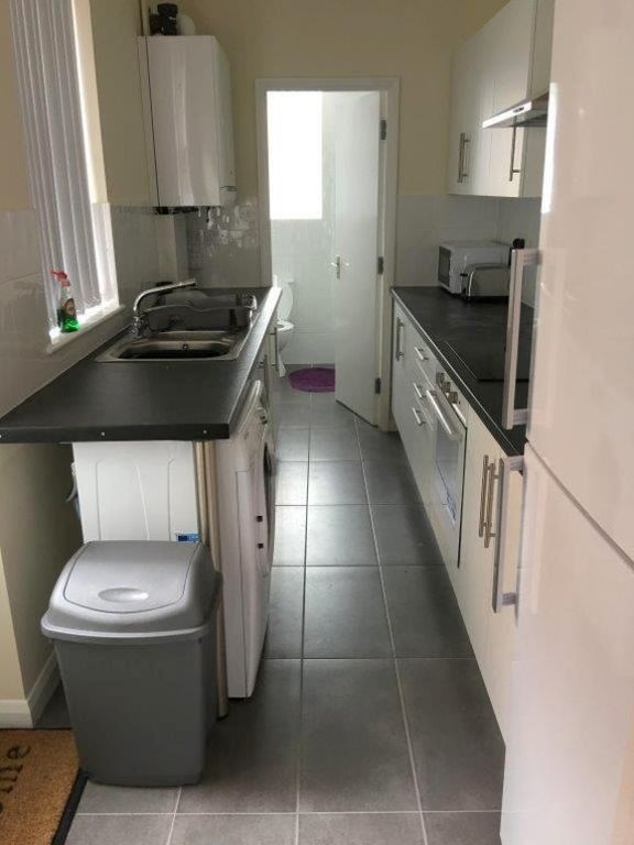 Property photo 2 of 8 Kitchen