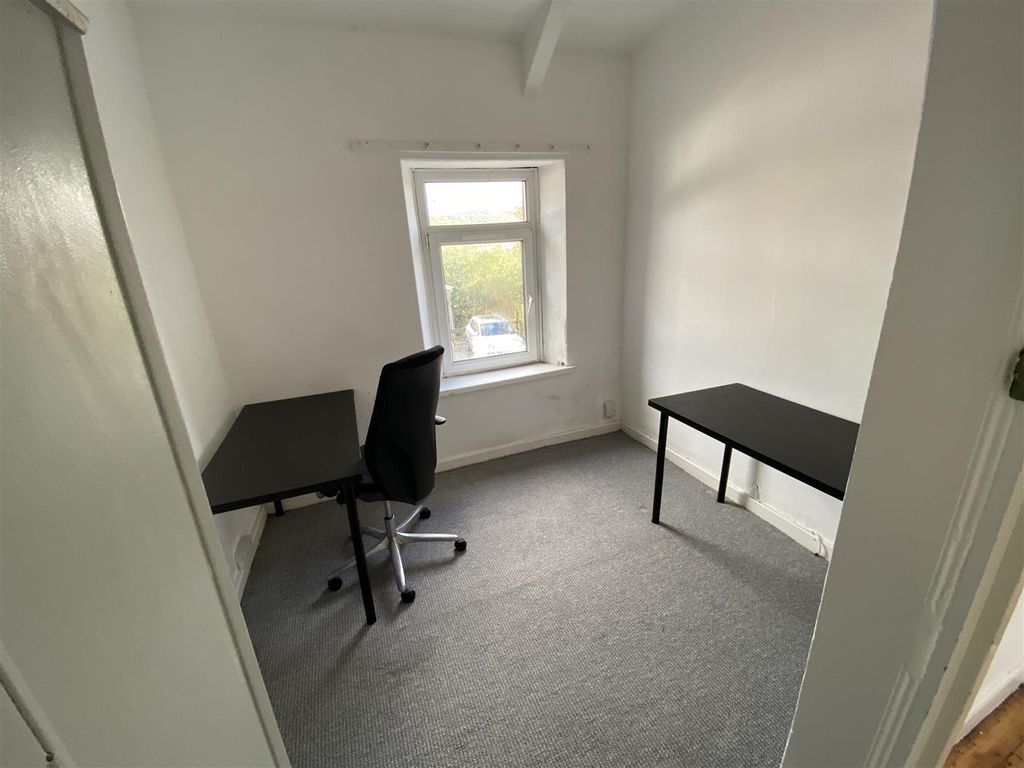 Property photo 3 of 4 14 Opt Room 5A.Jpg