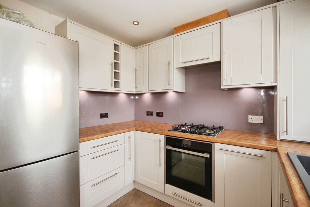 3 bed flat for salePackington Place, Leamington Spa, Warwickshire CV31 photo 5