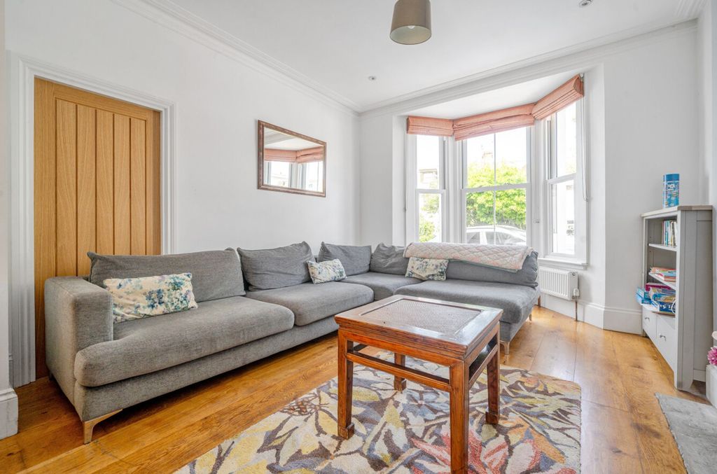 Property photo 2 of 17