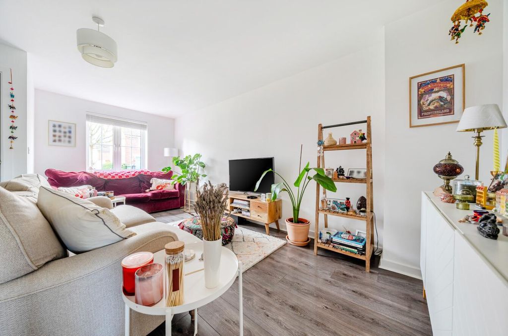 Property photo 2 of 21 1384495-1-692Edda432F1B.Jpg