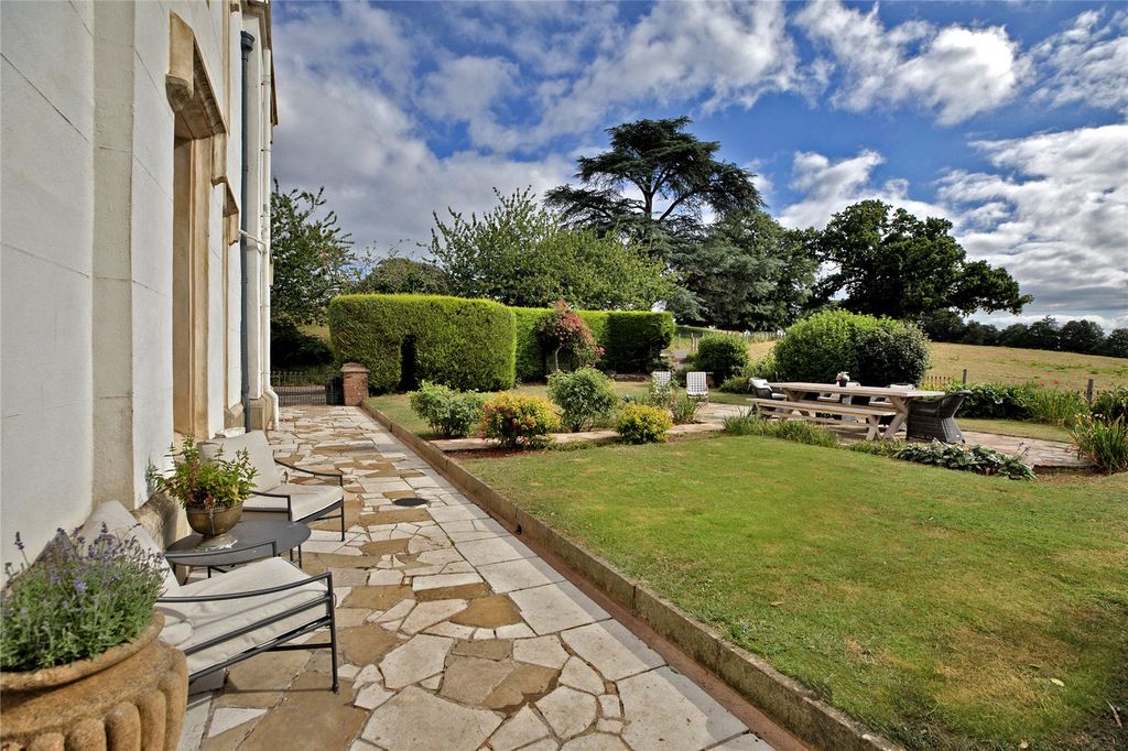 Property photo 3 of 21 Garden