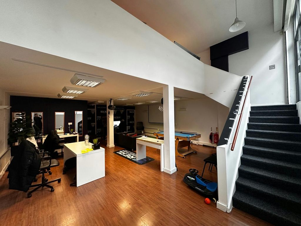 Property photo 2 of 8 P2.Jpeg