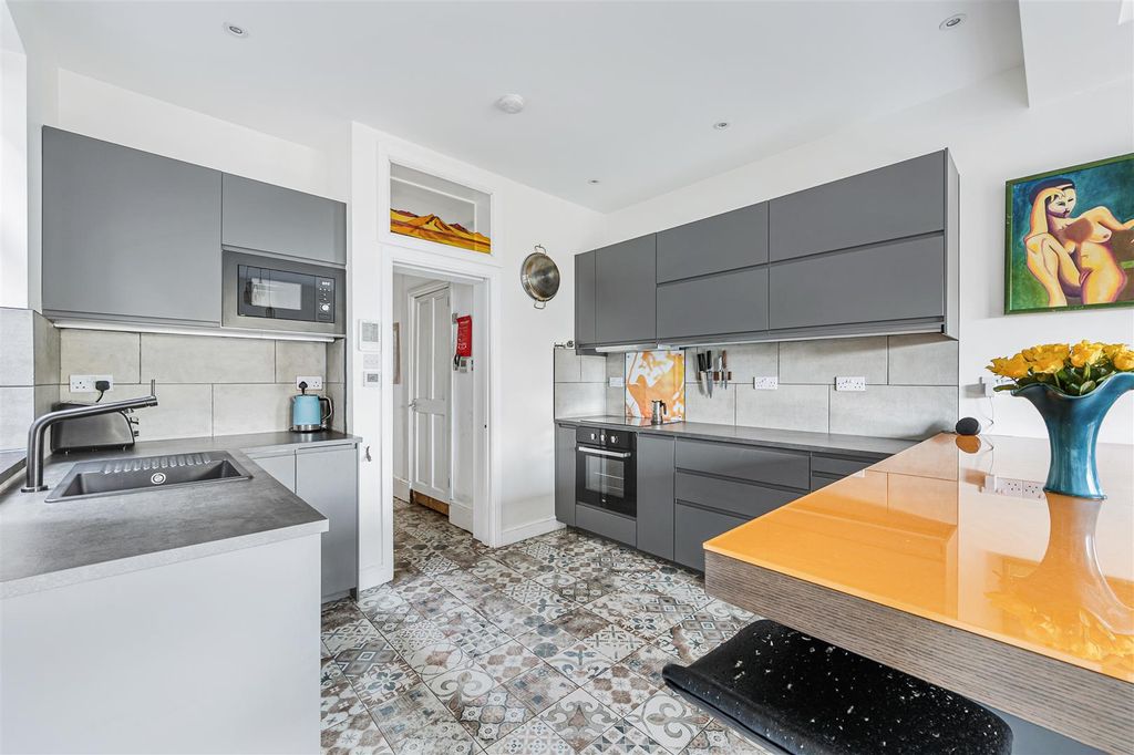 Property photo 3 of 20 Gff 147, Lynton Road-7.Jpg