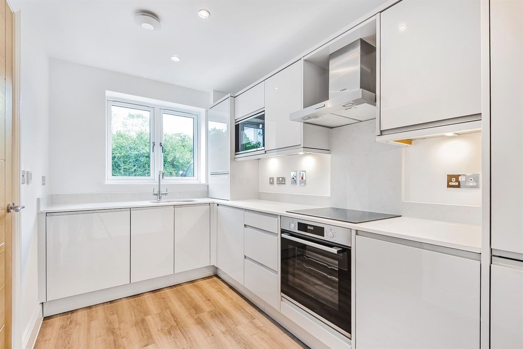 Property photo 3 of 9 Kitchen