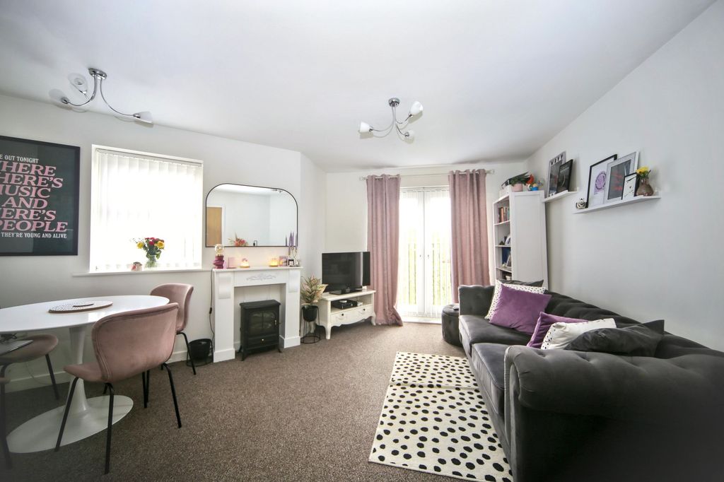 Property photo 2 of 11