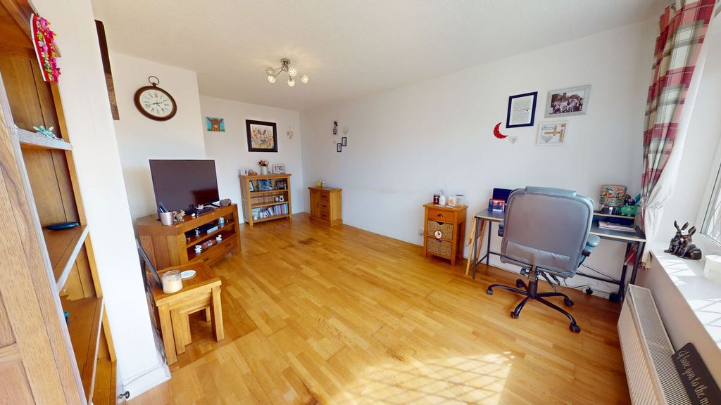 Property photo 3 of 11