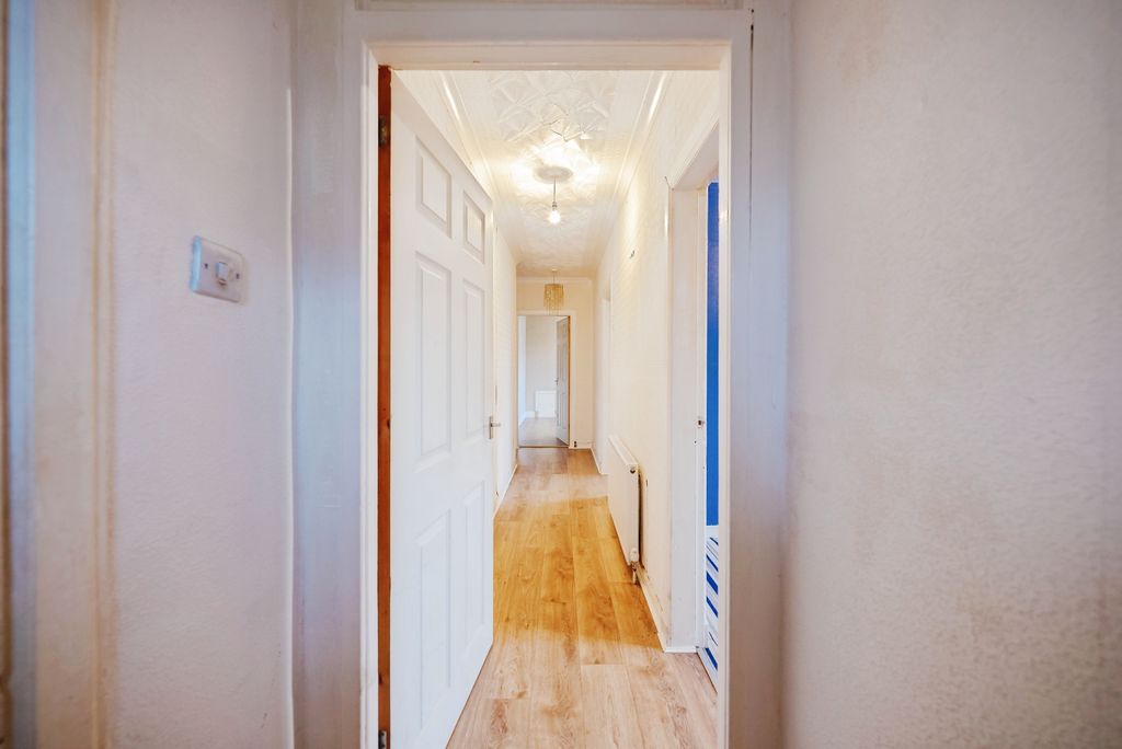 Property photo 2 of 13 2Devonhillavenue-1