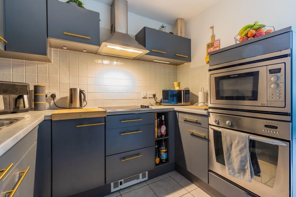 Property photo 3 of 10 7 Hartland House (3 Of 9).Jpg