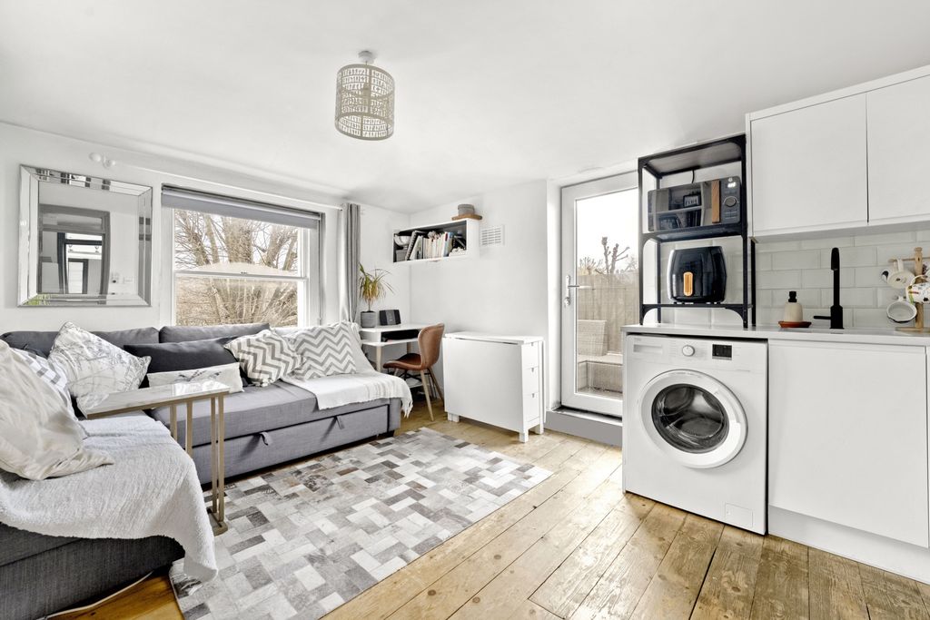 Property photo 1 of 11 Reception