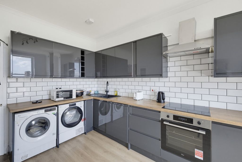 Property photo 3 of 6 0010