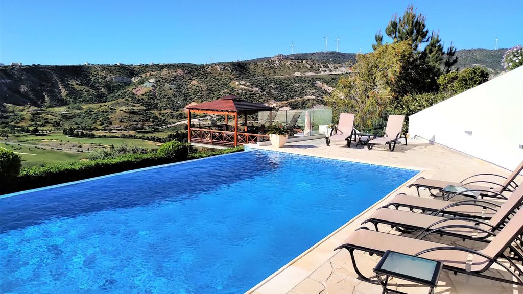 Property photo 1 of 18