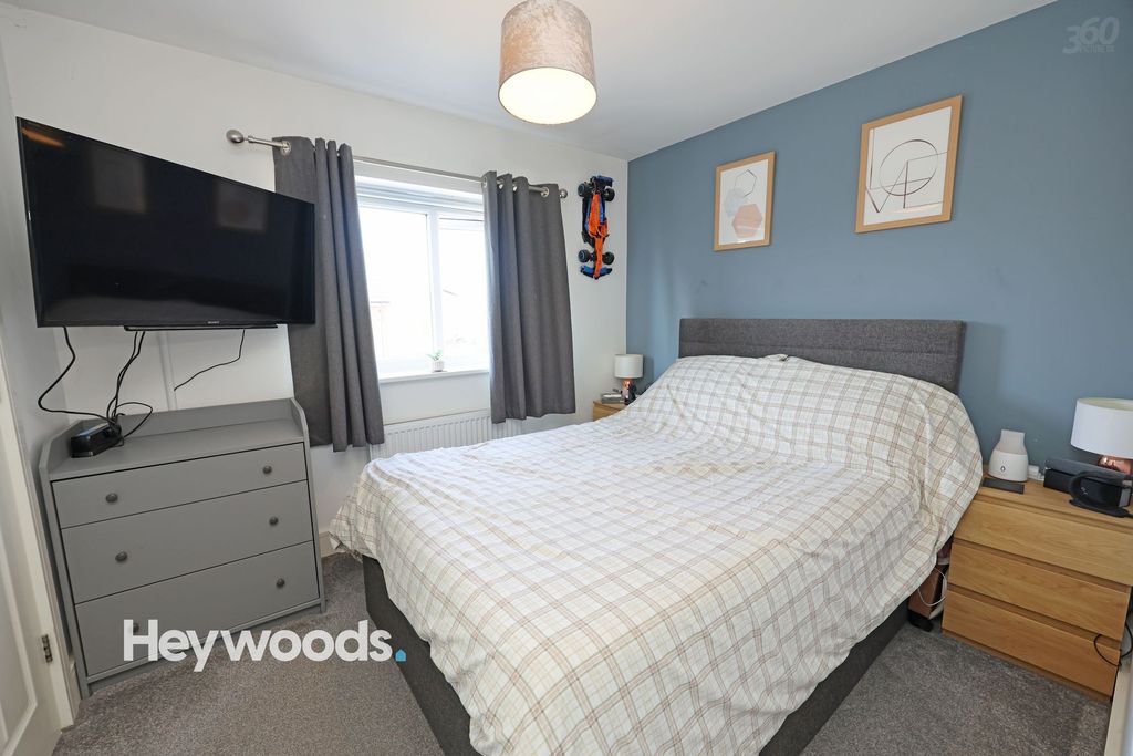 Property photo 2 of 33