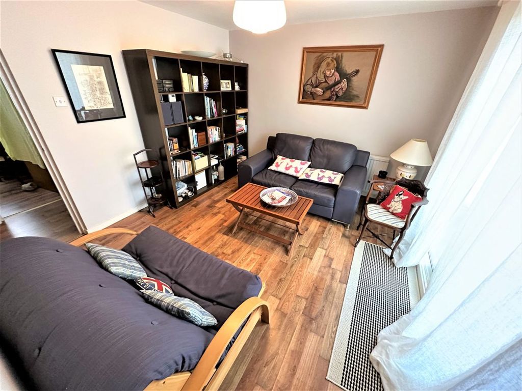 Property photo 2 of 7