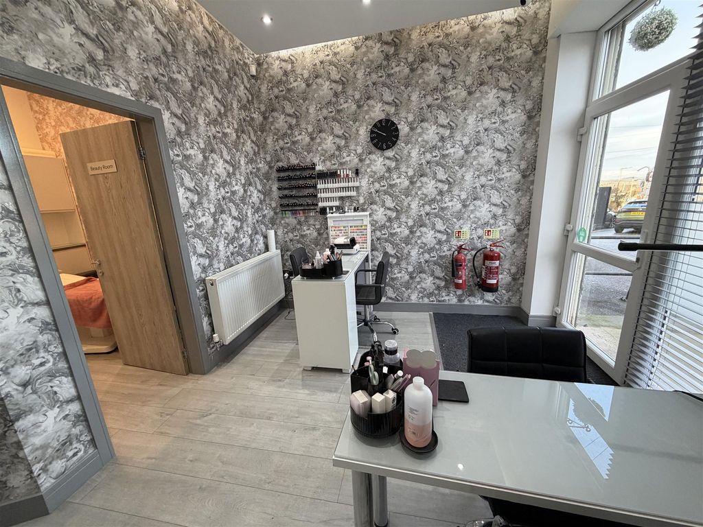 Property photo 2 of 8 Photo 1