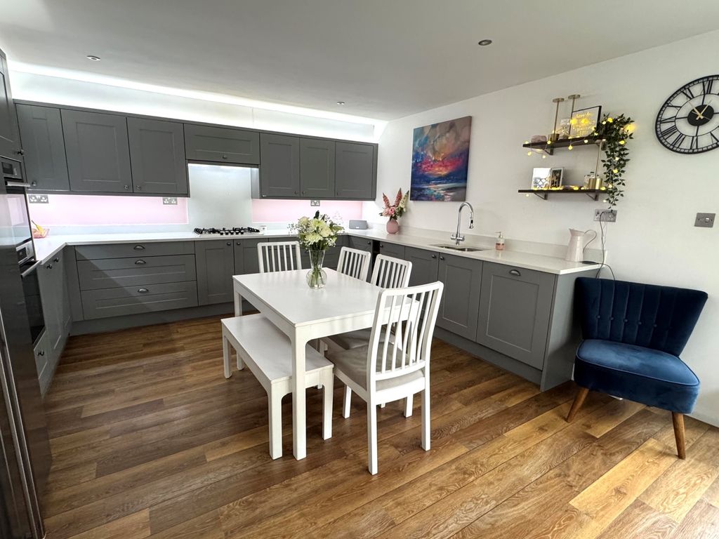 Property photo 1 of 19 Kitchen